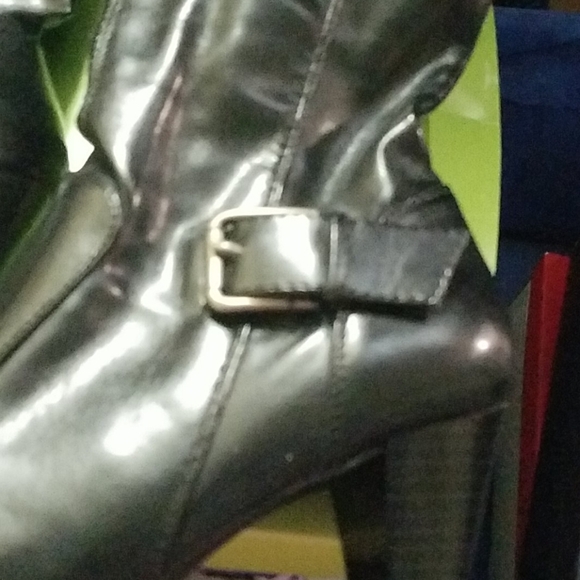 Stuart Madeline 8.5M Patent Pleather Boots - Picture 3 of 3